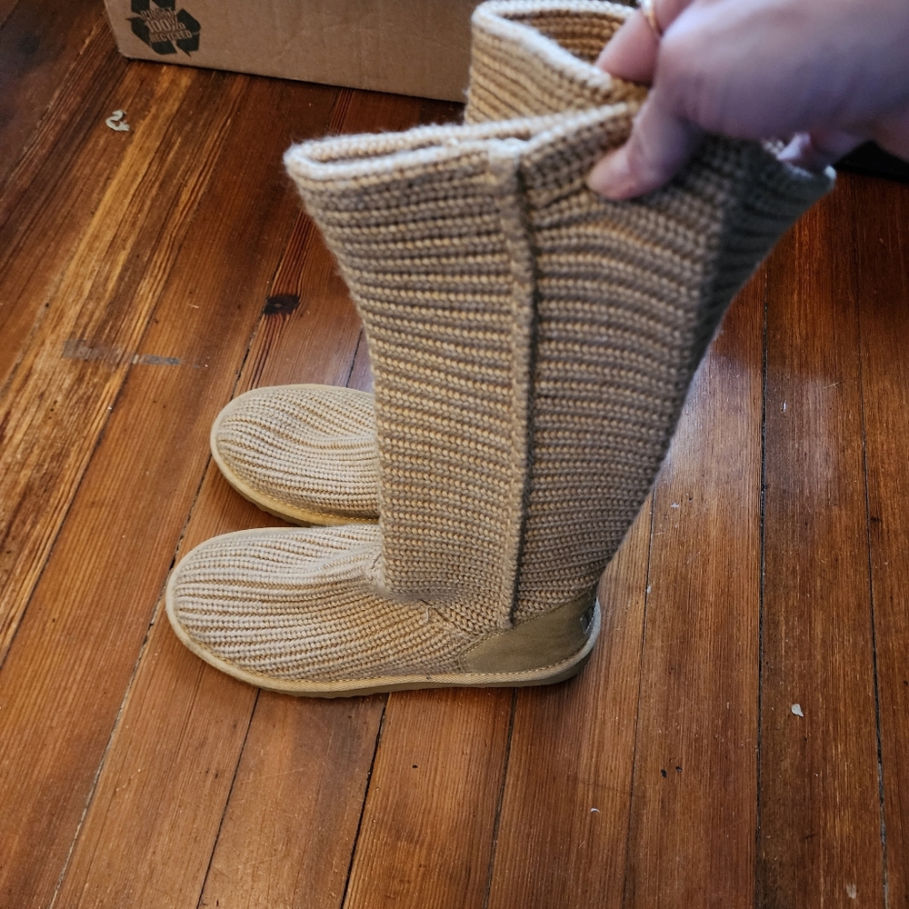 Ugg knit boots sz 9